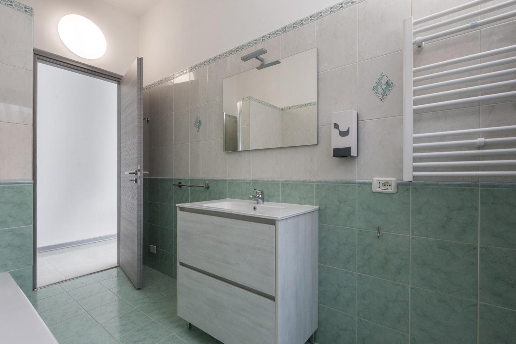 Travelershome Ciampino Airport Guesthouse 600M To Airport Exterior foto